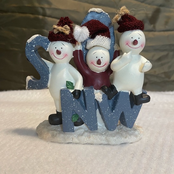 Holiday By Kirkland 3 Resin Snowmen SNOW Letters Knitted Caps 6”x5.5” With Box - Picture 1 of 7